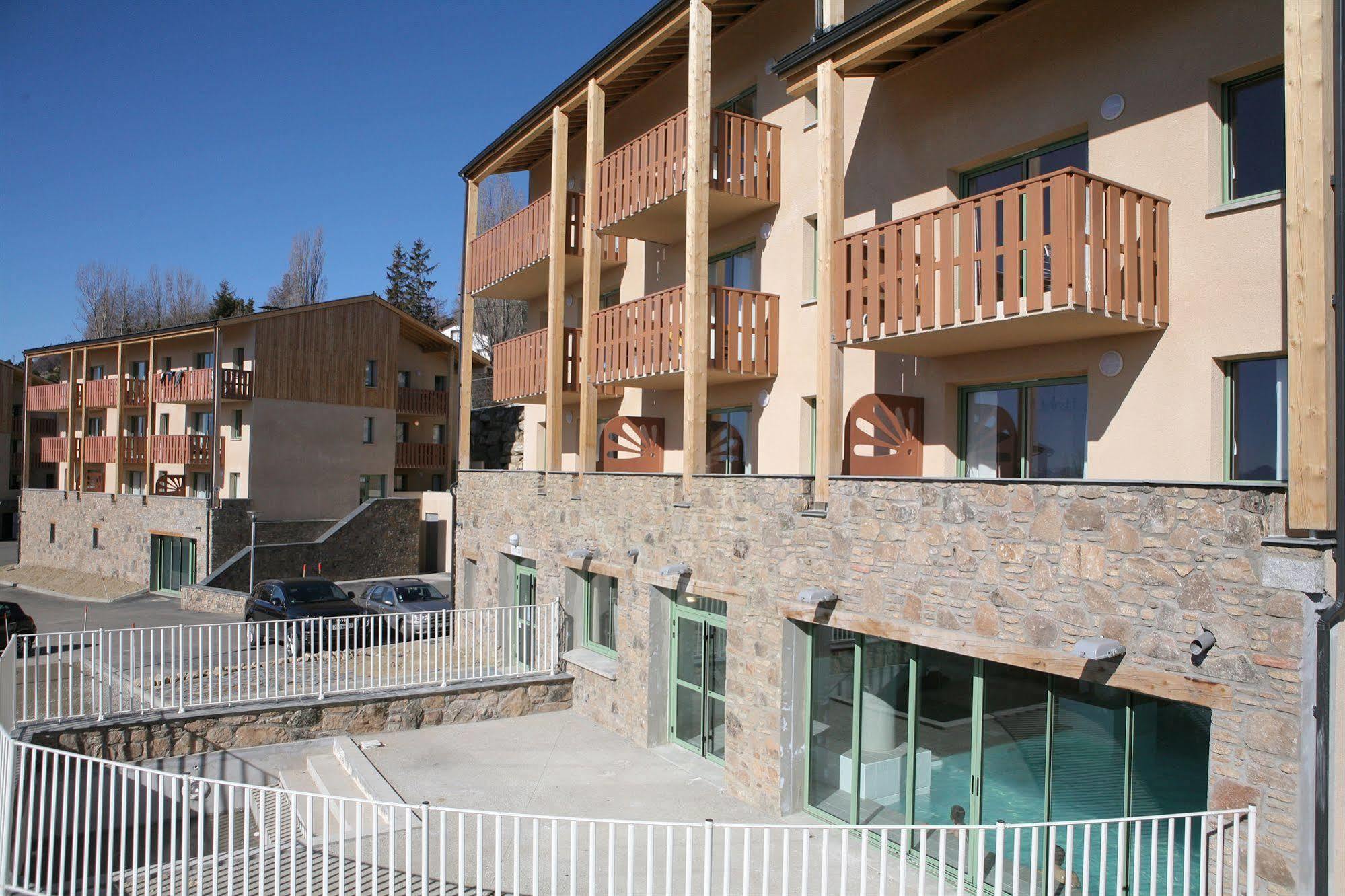 Residence Nemea Les Chalets Du Belvedere Font-Romeu-Odeillo-Via Luaran gambar